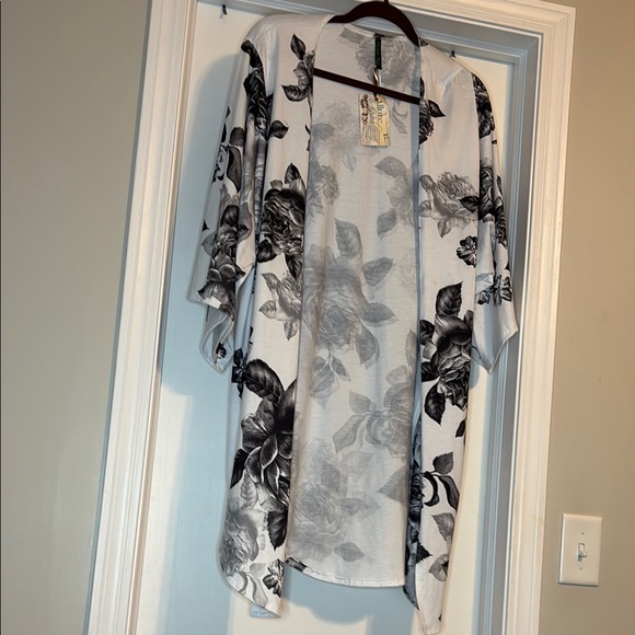 poliana plus Tops - Floral Kimono Cardigan
